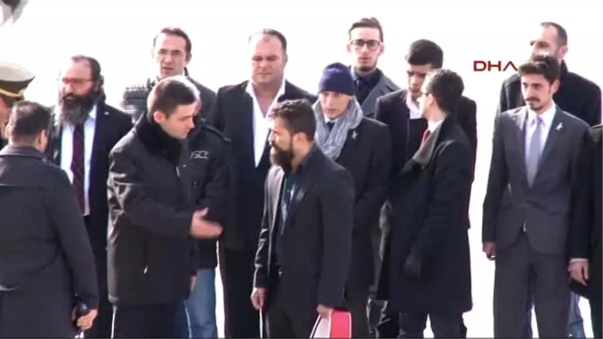 Dünya Boks Şampiyonu Ünsal Arık Kemerini Ata\'sına Götürdü