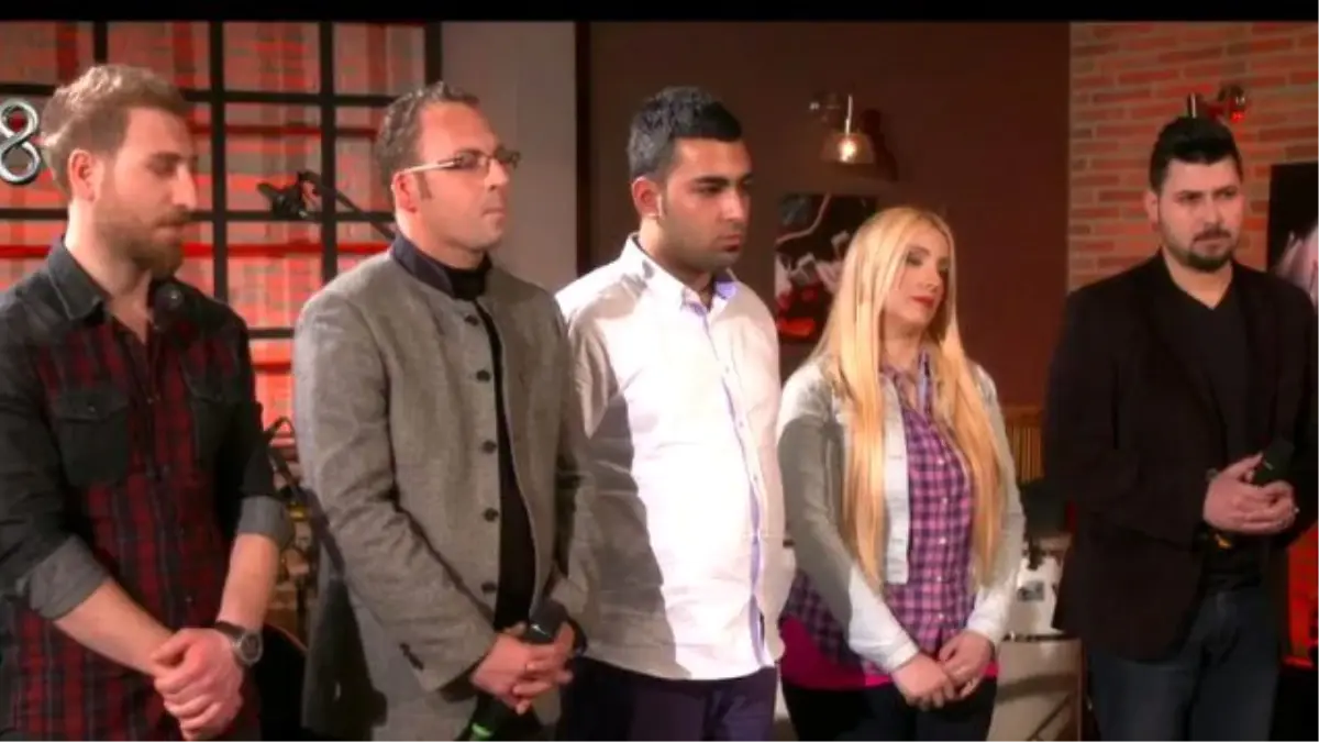 Ebru Gündeş\'in 6 Kişilik Grubu ve Yaşadıkları