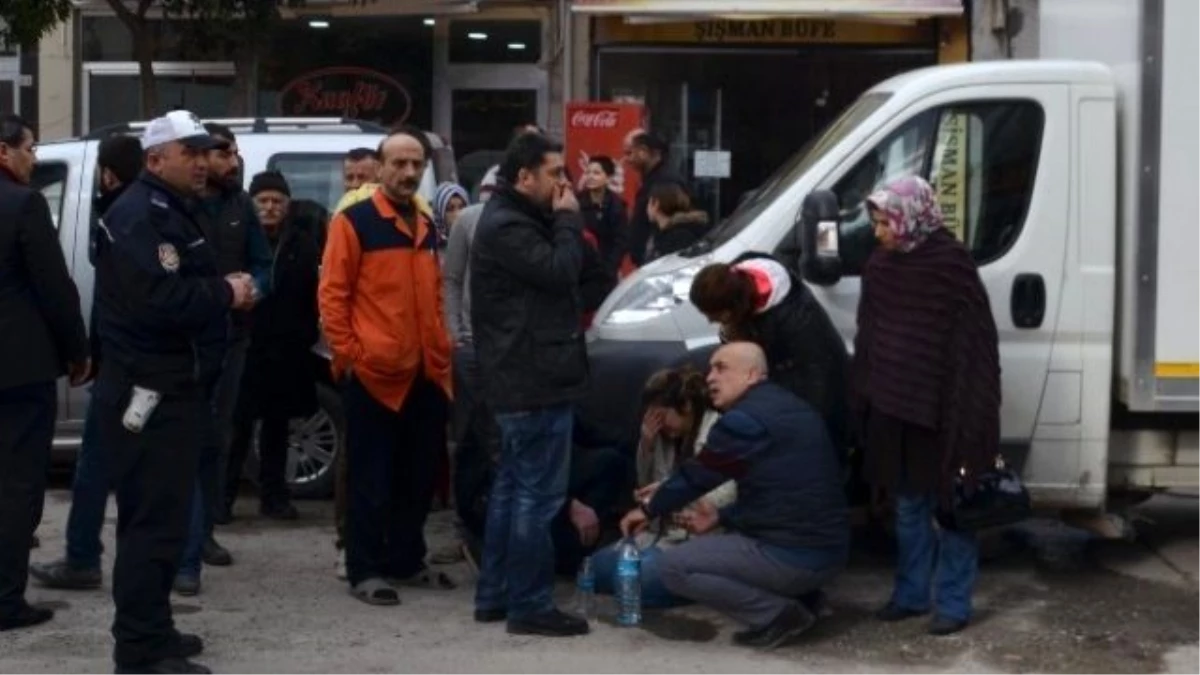 Geri Geri Gelen Otomobil Anne ve Çocuğuna Çarptı