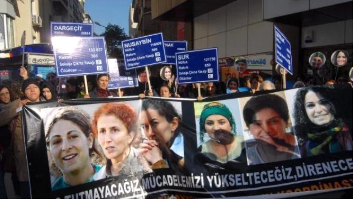İzmir\'de Kadınların Gösterisine Polis Müdahale Etti