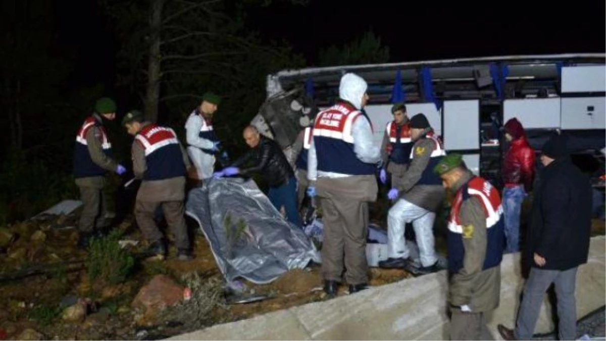 Kaçakları Taşıyan Otobüs Kaza Yaptı: 8 Ölü, 42 Yaralı