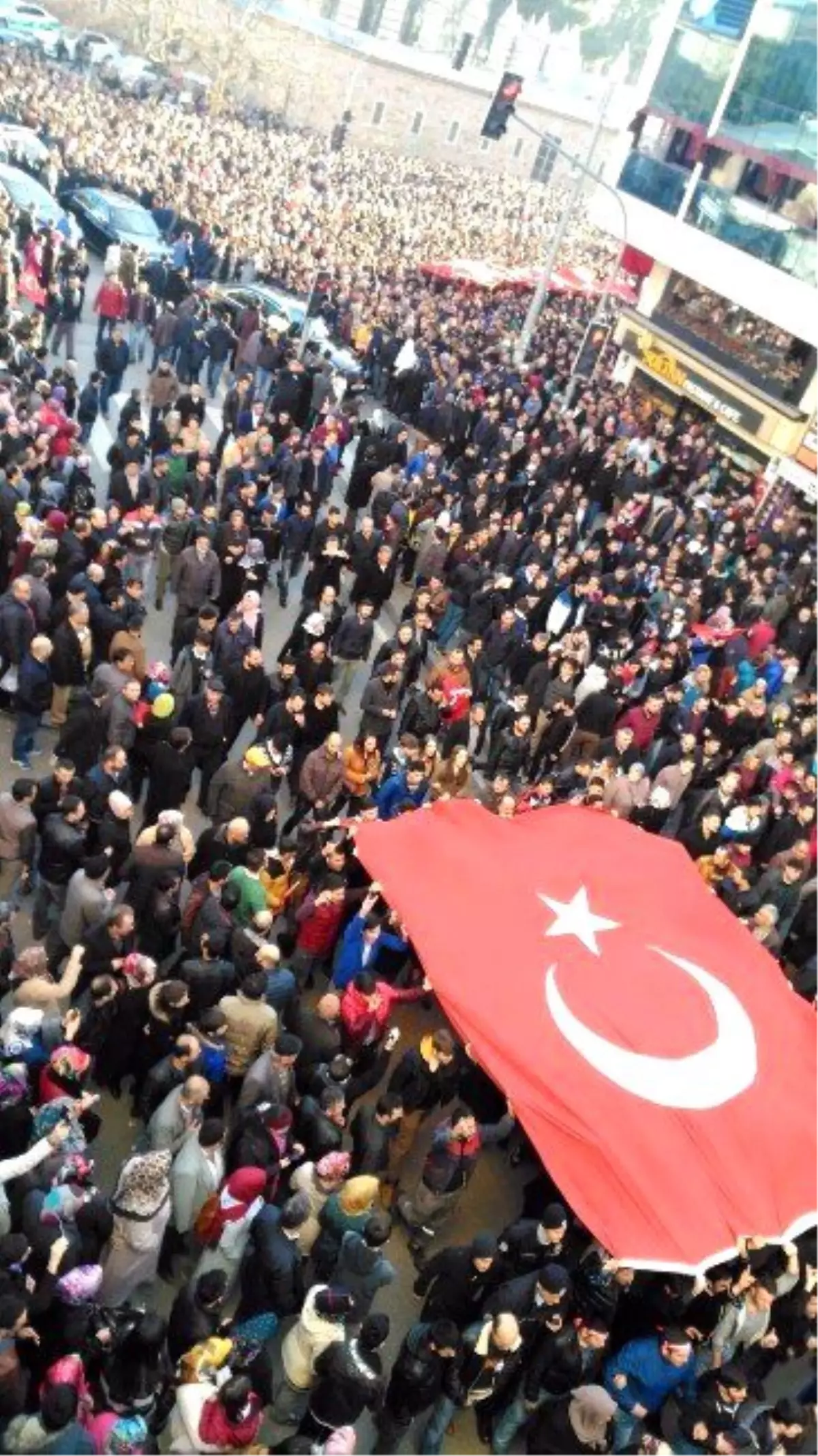 Kocaeli Şehidini On Binlerle Uğurladı