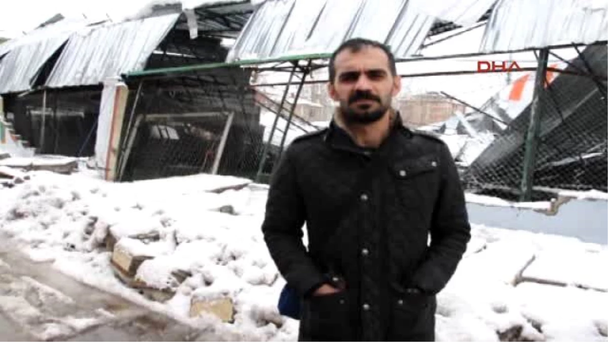 Patnos\'ta Kar Yüzünden Halı Sahanın Çatısı Çöktü
