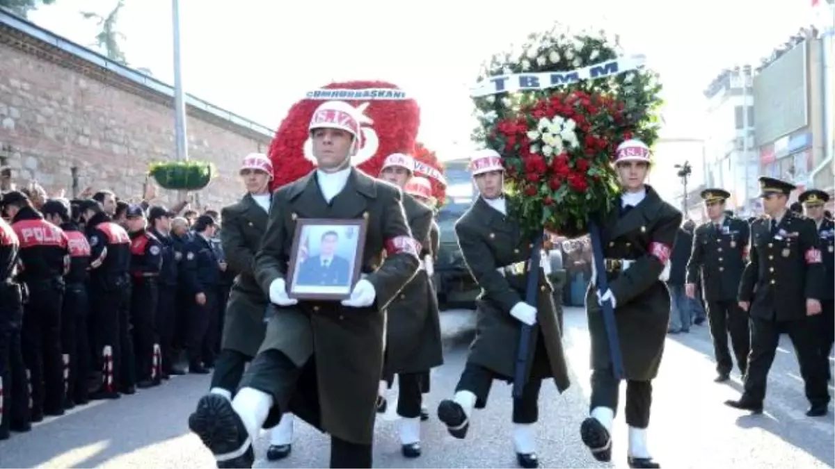 Şehit Uzman Çavuş İnan\'ı, Gebze\'de 20 Bin Kişi Uğurladı