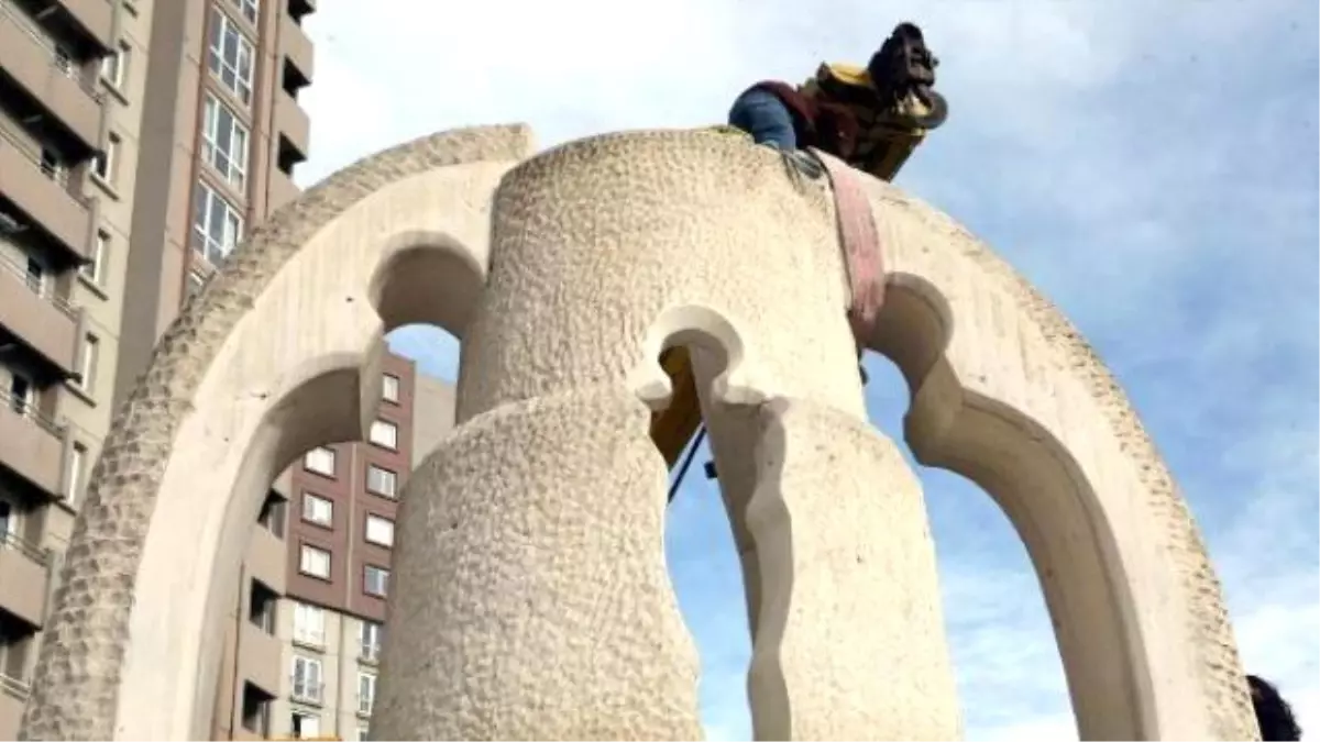 Ümraniye\'den Kaldırılan \'Toprak Ana\' Heykeli Avcılar\'da Yükselecek