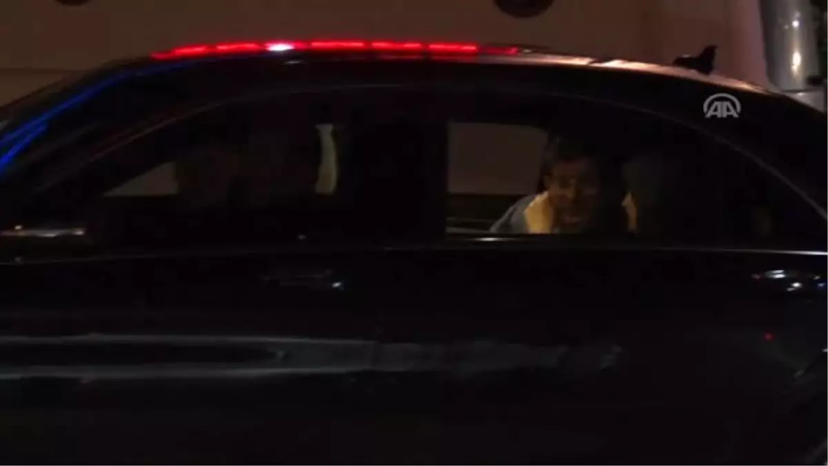 Başbakan Davutoğlu Basın Çadırını Ziyaret Etti (1)