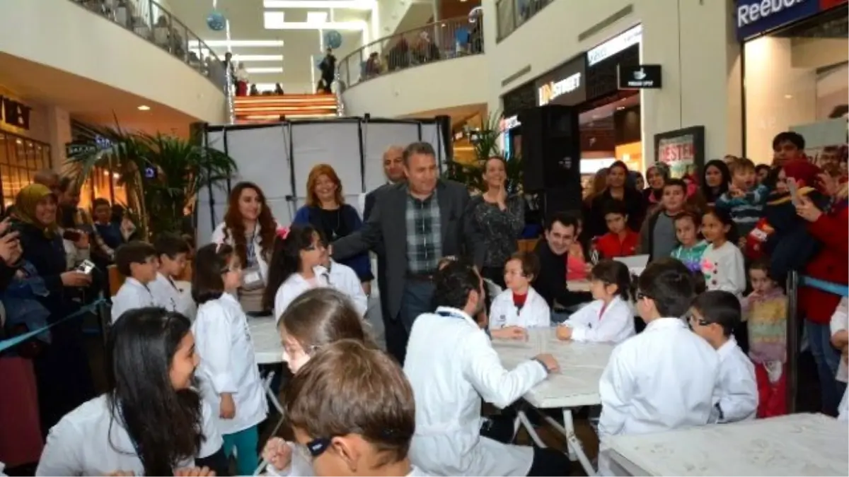 Başkan Çerçi, Forum Magnesia\'da Miniklerle Deney Yaptı