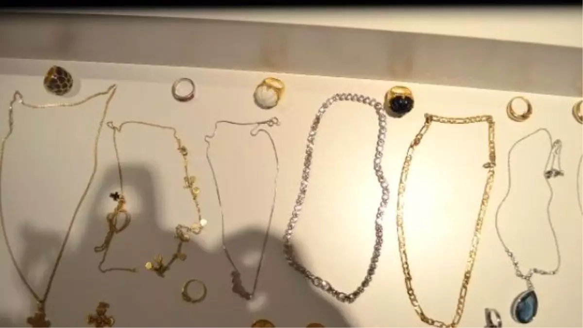 Bir Ayda 8 Evi Soyan Hırsızlar Suçüstü Yakalandı