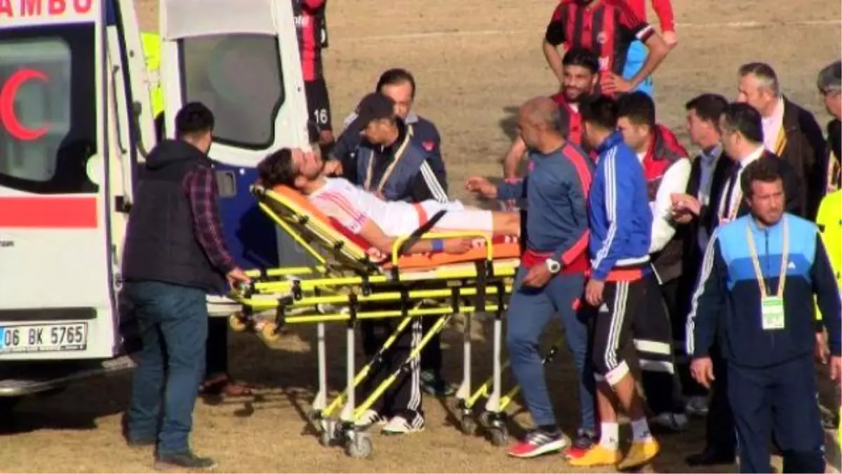 Dili Boğazına Kaçan Futbolcuyu Doktor Hakem Kurtardı