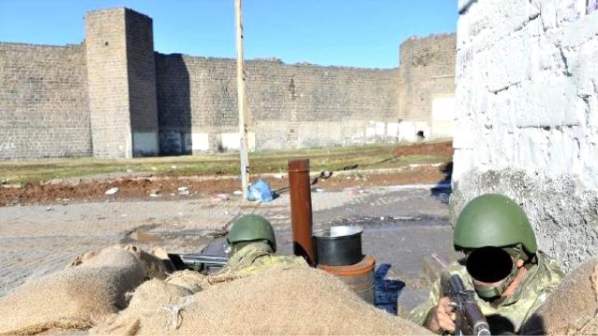 Diyarbakır Sur\'da Çatışma: 2 Şehit, 10 Yaralı (2)