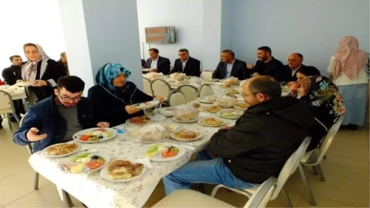 Engelliler Derneğinden Başkan Toltar\'a Teşekkür Plaketi