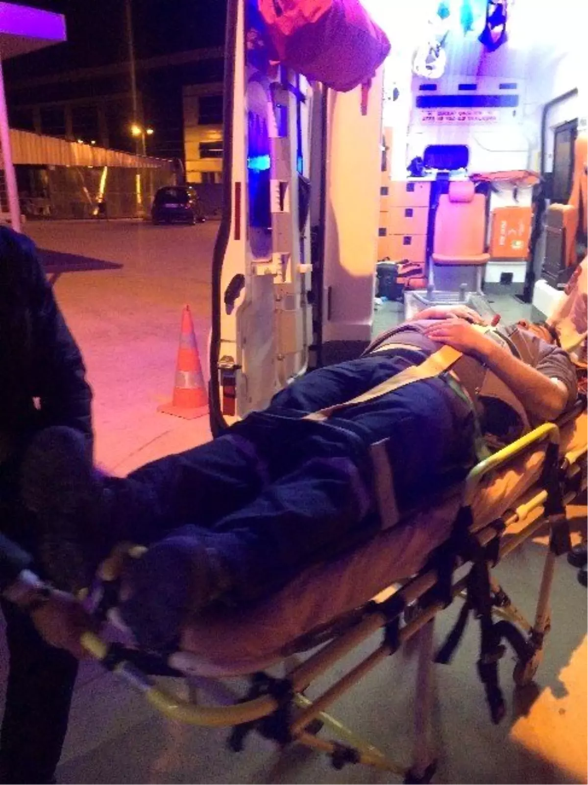 Fabrikada Yüksekten Düşen İşçi Yaralandı