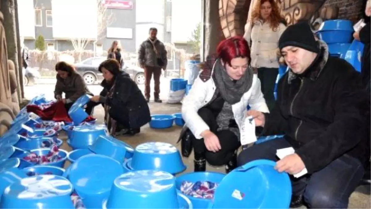 Hayvanseverler, Plastik Leğenlerden \'Kedi Evi\' Yaptı