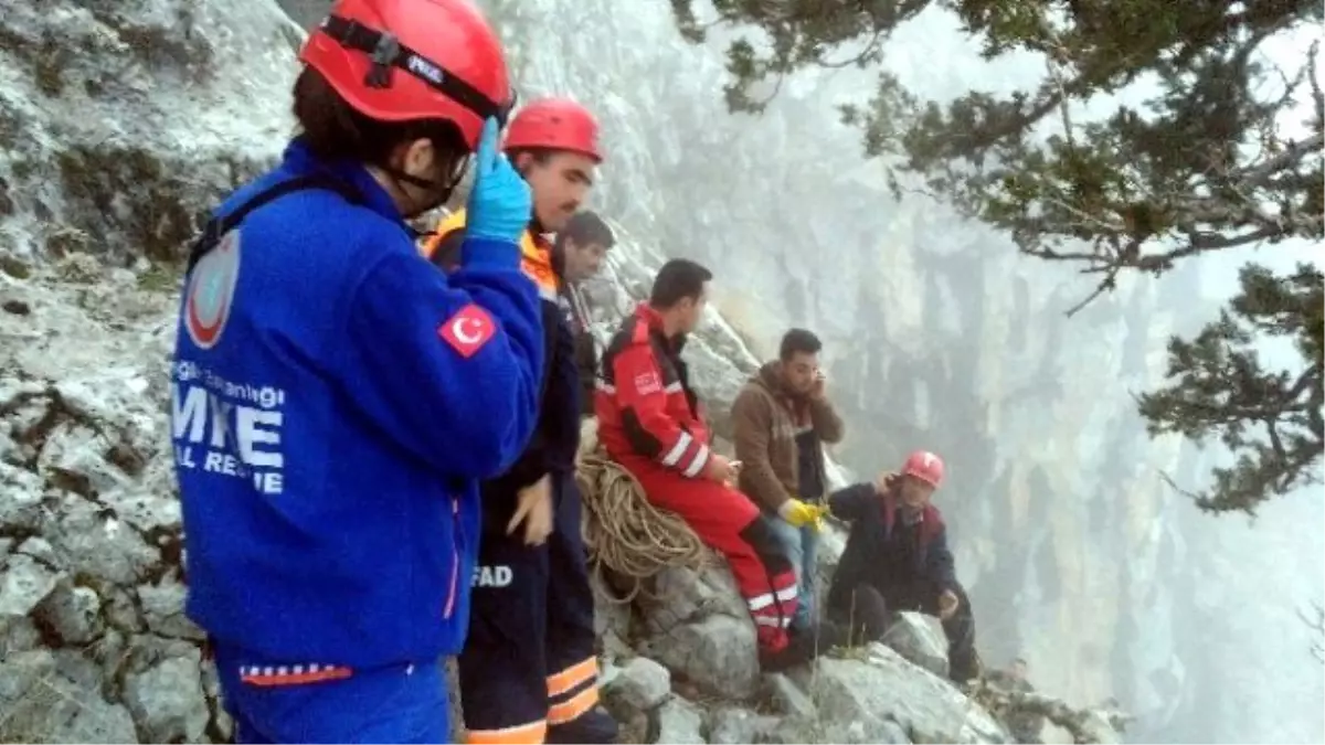 Keçilerini Arayan İki Kardeş Kayalıklardan Düştü: 1 Ölü, 1 Yaralı