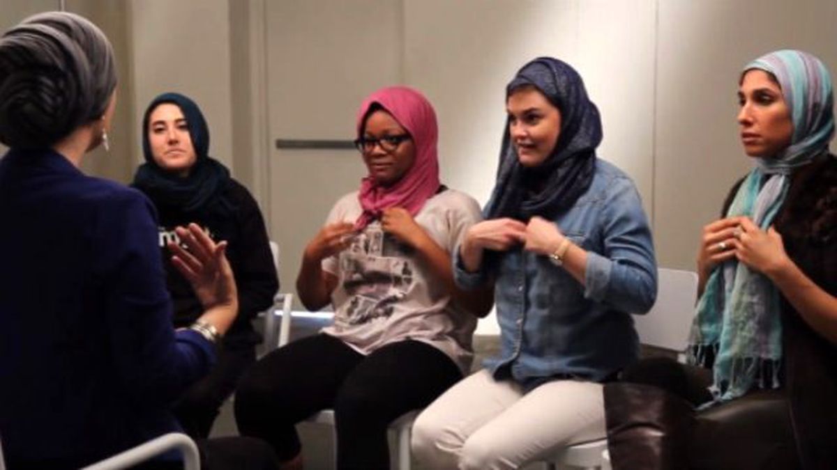 ABD'de Kadınlar Bir Günlüğüne Başörtüsü Taktı