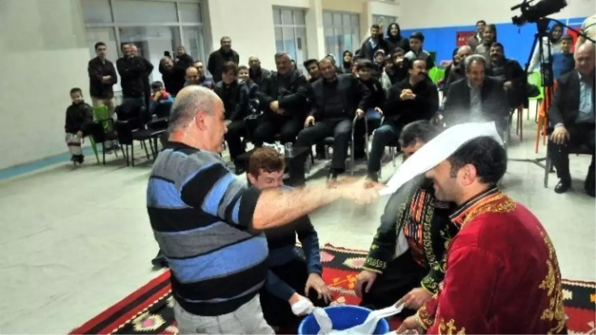 Akşehir\'de Kavuk Sende Kış Sohbetleri Sürüyor