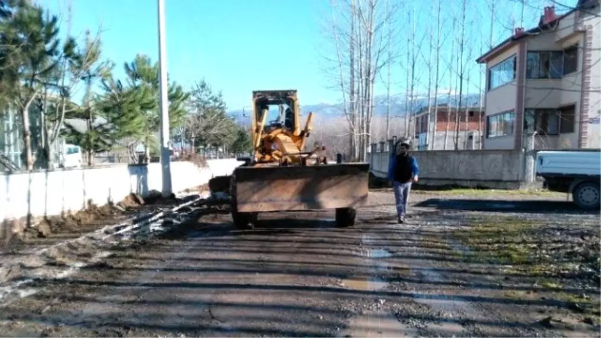 Akyazı Belediyesi Alt Yapı Çalışmalarına Devam Ediyor