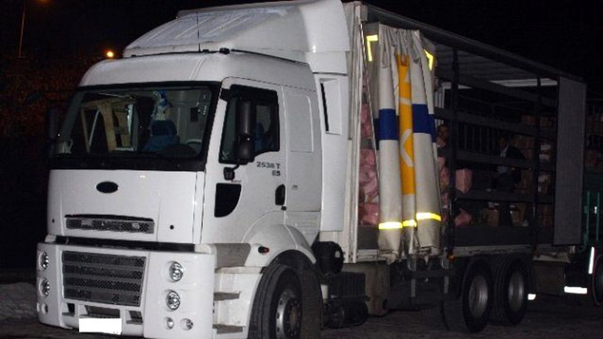 Elazığ Polisinden Kargo Aracına Kaçak Sigara Baskını