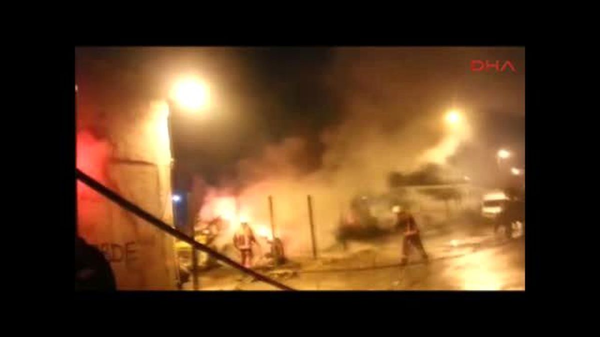 Fatih\'te İş Makinesi Alev Alev Yandı...