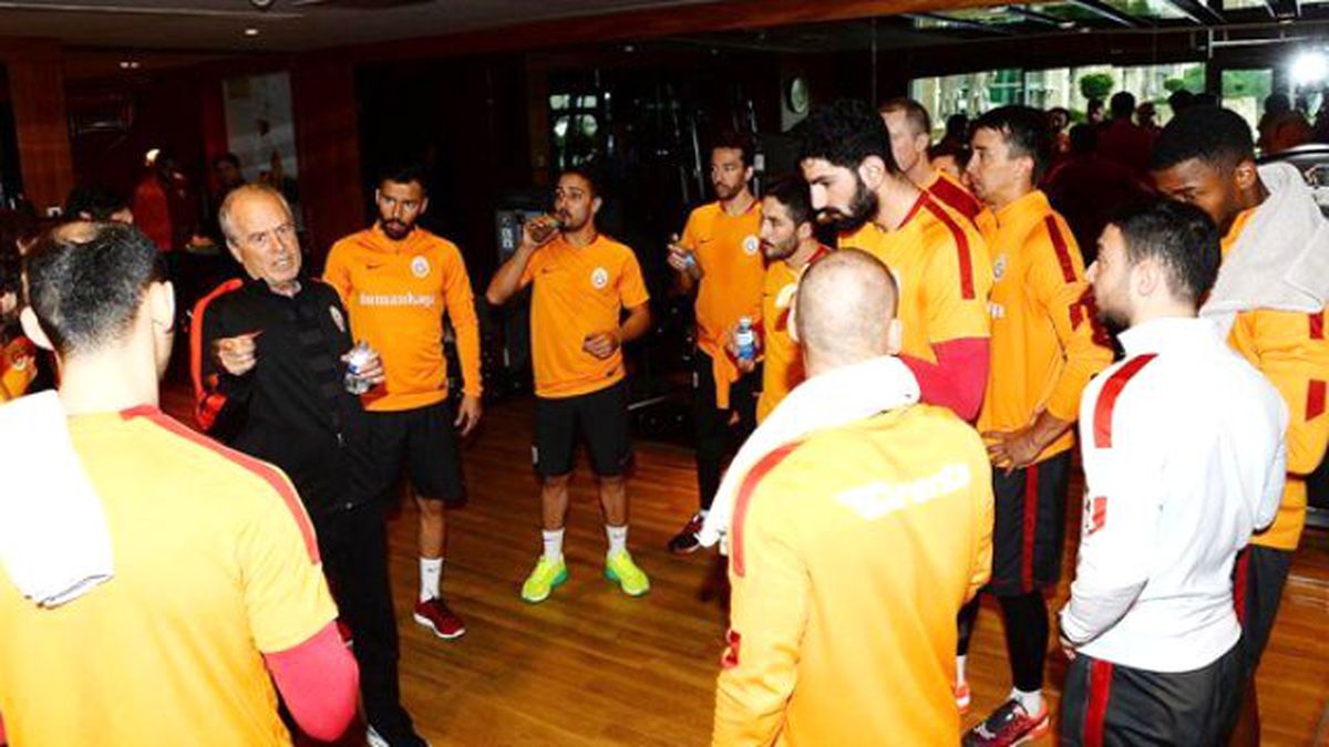 Galatasaray İdmanında Ortam Gerildi, Chedjou Tepki Gördü