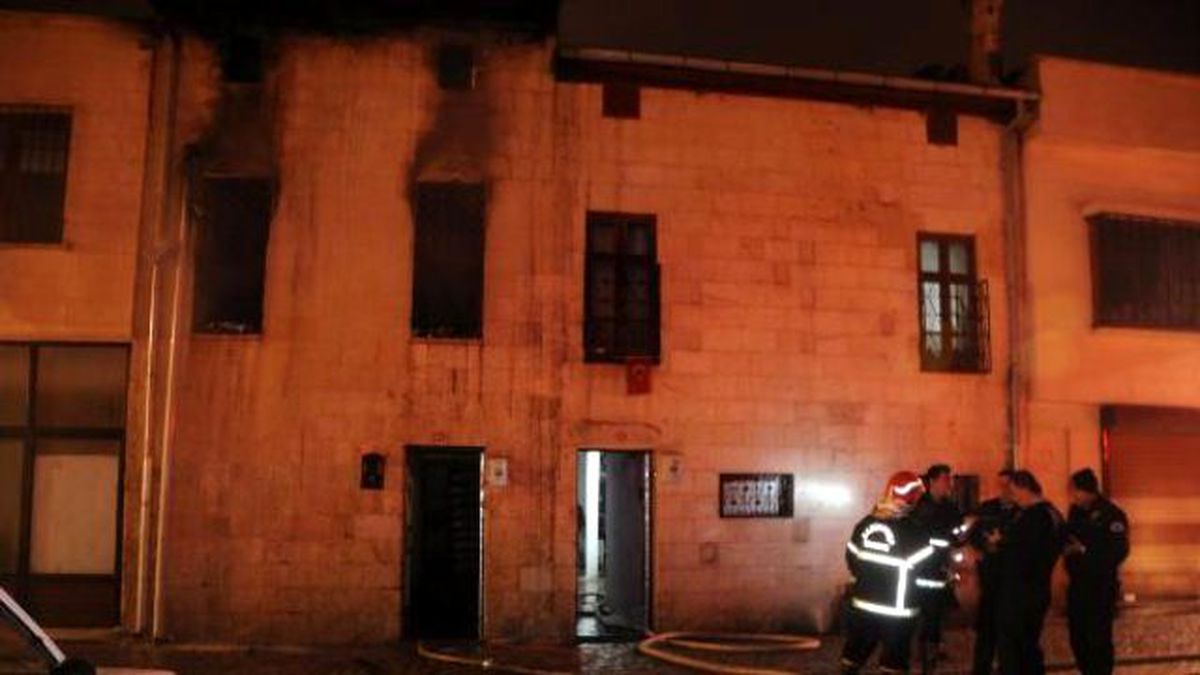 Gaziantep\'te Evdeki Yangında Suriyeli Yanarak Öldü