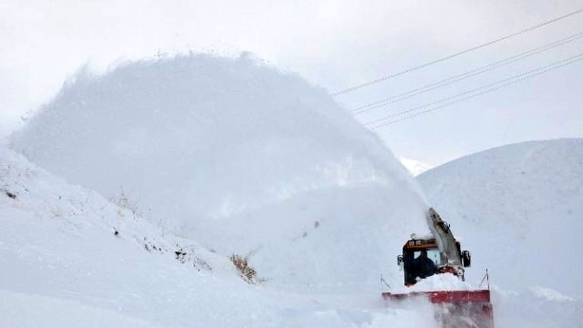 Hakkari\'de Yol Açma Çalışması