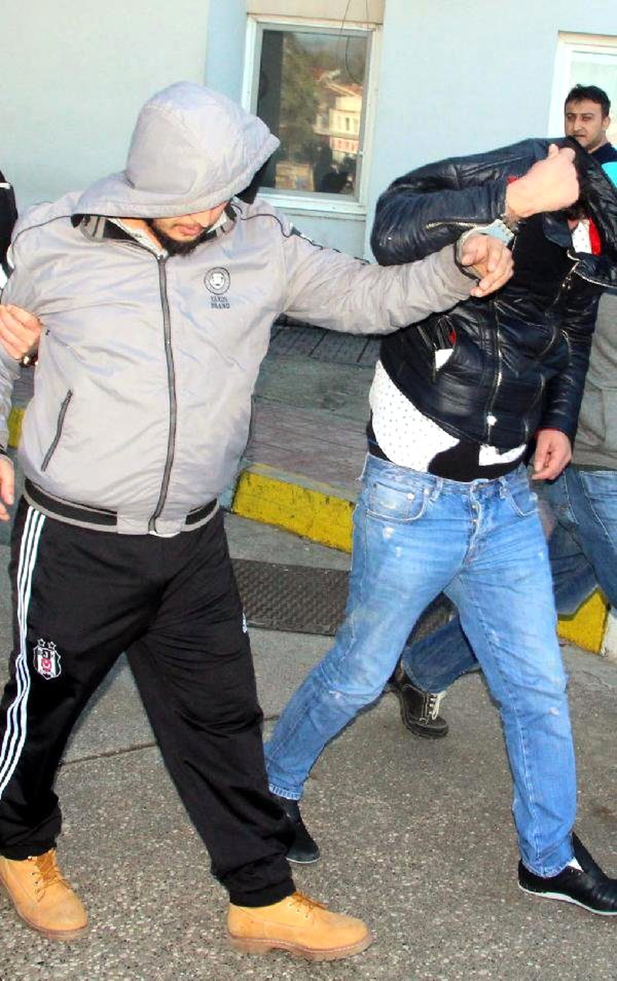 İngiltere\'den Gelip, Dolandırıcıları Yakalattı