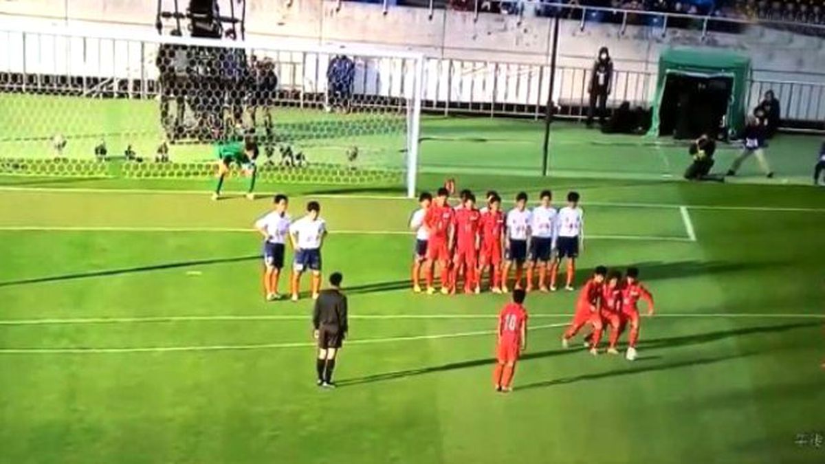 Japonya'da İzleyenleri Hayrete Düşüren Frikik Golü