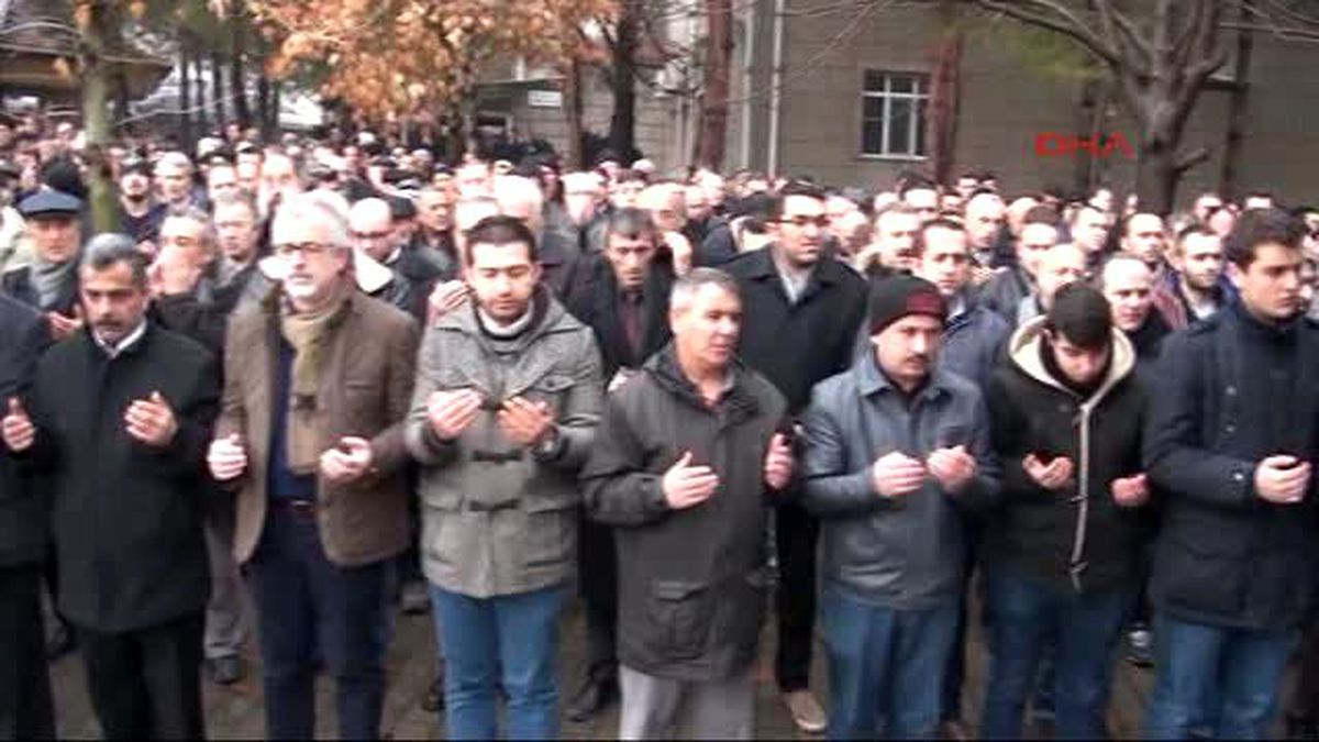 Karabük Cenazesi Statta Dolaştırıldıktan Sonra Toprağa Verildi