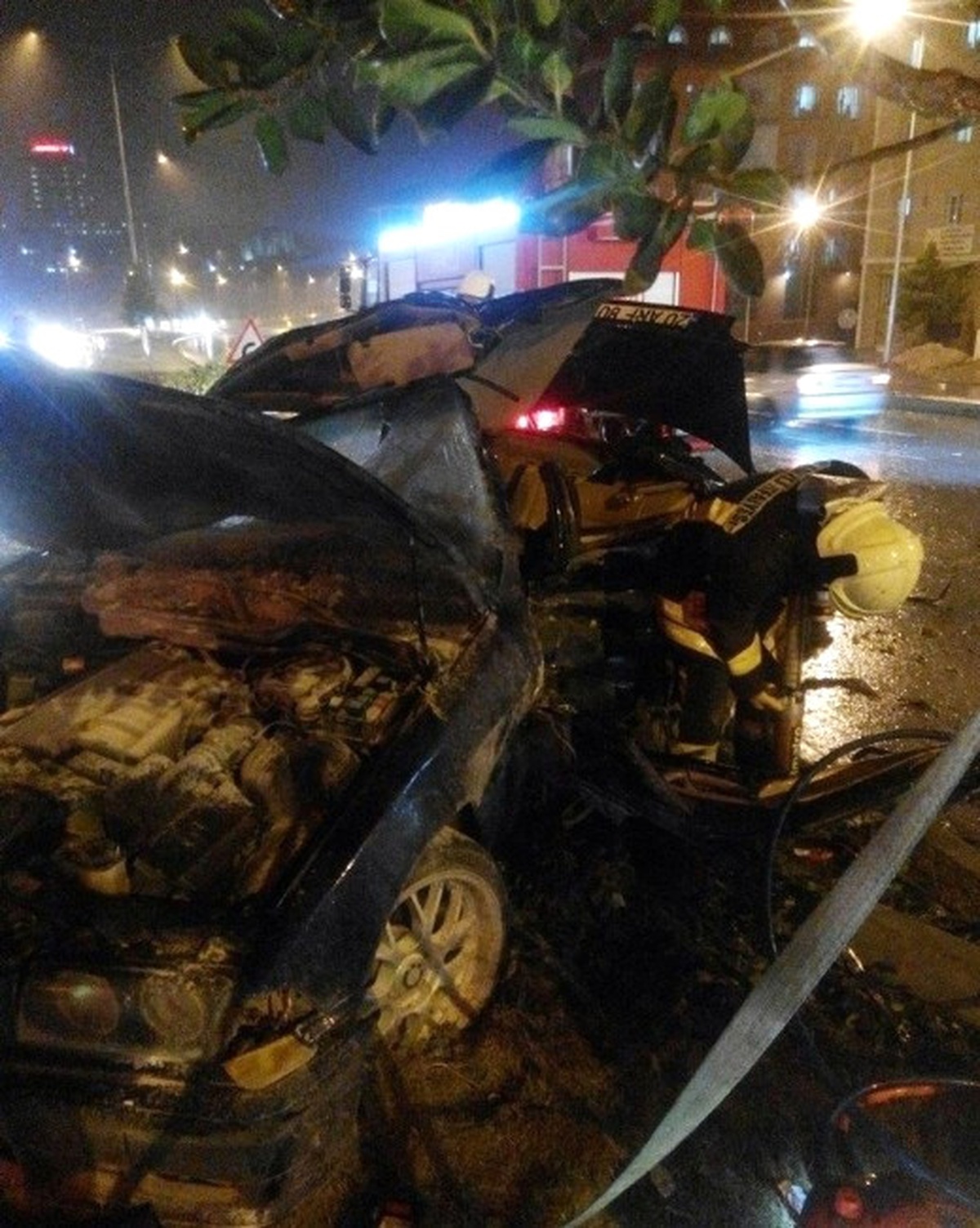 Kaza Yapan Şahsı Sıkıştığı Yerden İtfaiye Kurtardı
