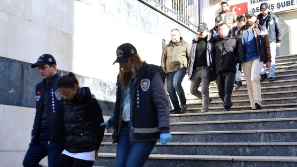 Kendilerine Polis Süsü Vererek Gasp Yapan Şüpheliler Yakalandı