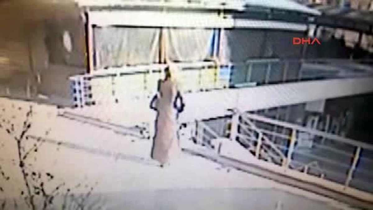 Genç Kadın, Eşini Başka Bir Kadınla Görünce Terastan Aşağı Atladı