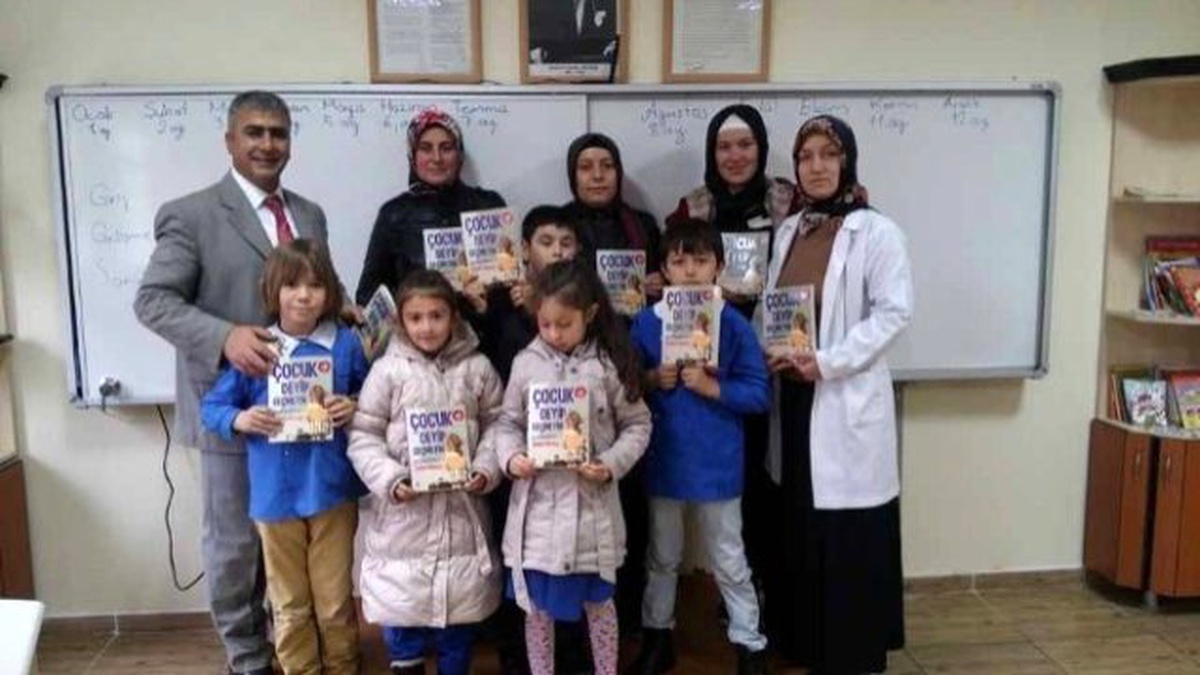 Okullarda \'Annem Benim İçin Okuyor\' Projesi