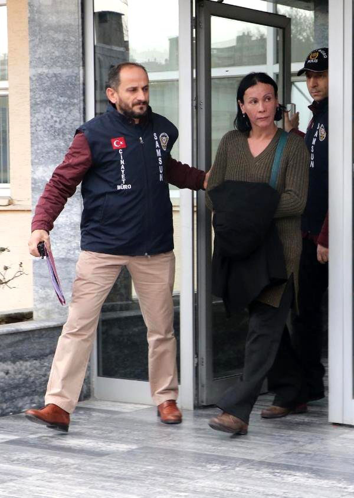 Sahte Para Verdiği Travesti Bacaklarından Vurdu