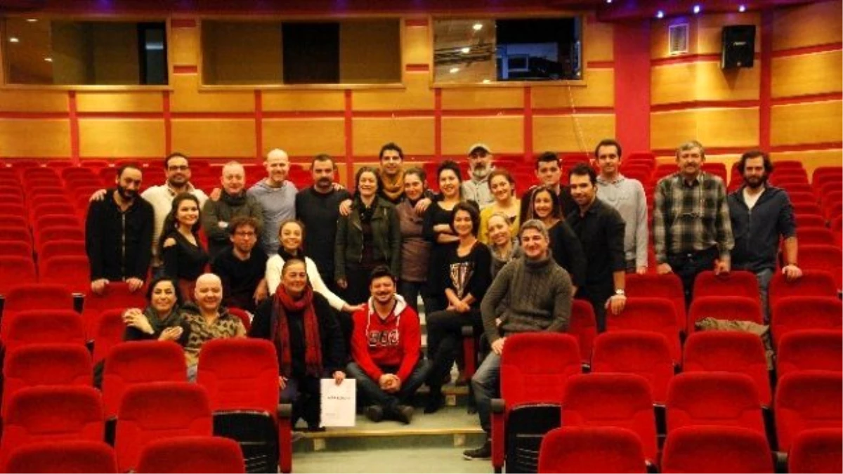 Şehir Tiyatroları "Ağır Roman" Adlı Oyunun Provalarına Başladı