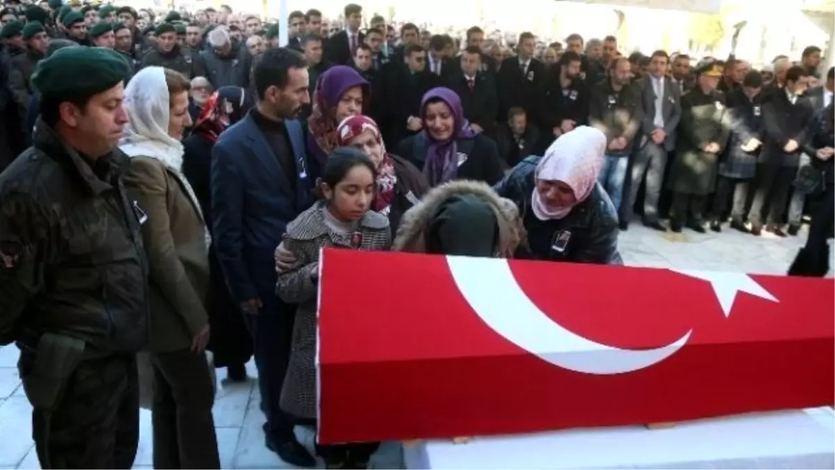 Şehit Polis Son Yolculuğuna Uğurlandı