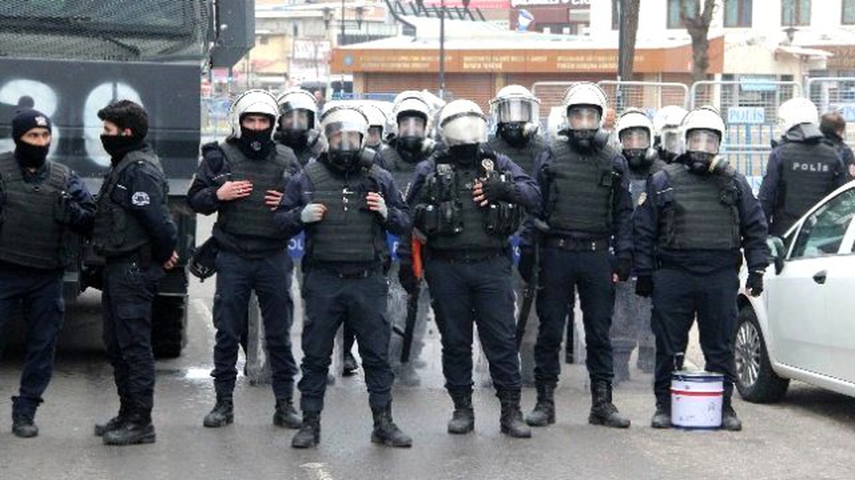 Sokağa Çıkma Yasağı Uygulanan Alanda Gıyabi Cenaze Namazı Kılmak İsteyen Gruba İzin Verilmedi