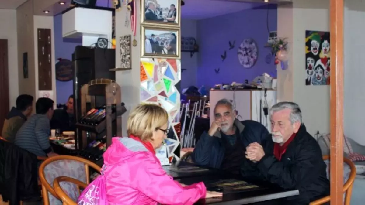 Yenifoçalı Hayvanseverler Yemekte Bir Araya Geldi