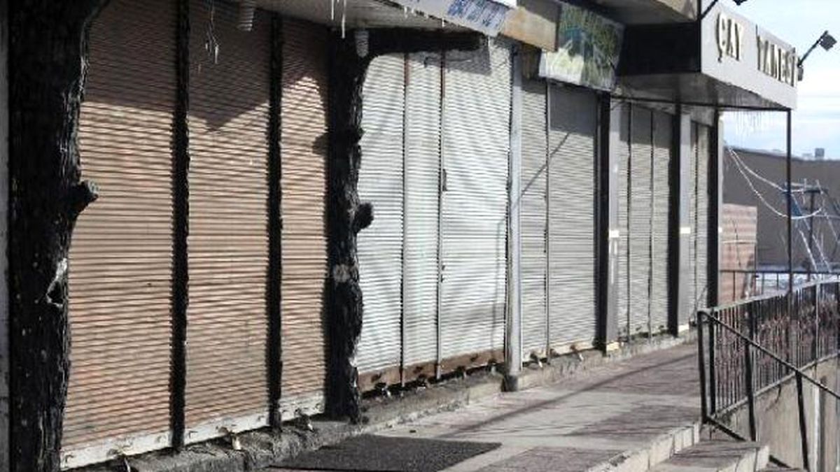 Başkale\'de Kepenkler Açılmadı