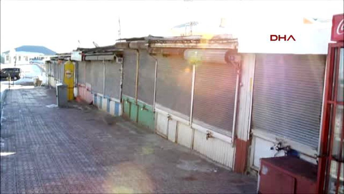 Başkale\'de Kepenkler Açılmadı