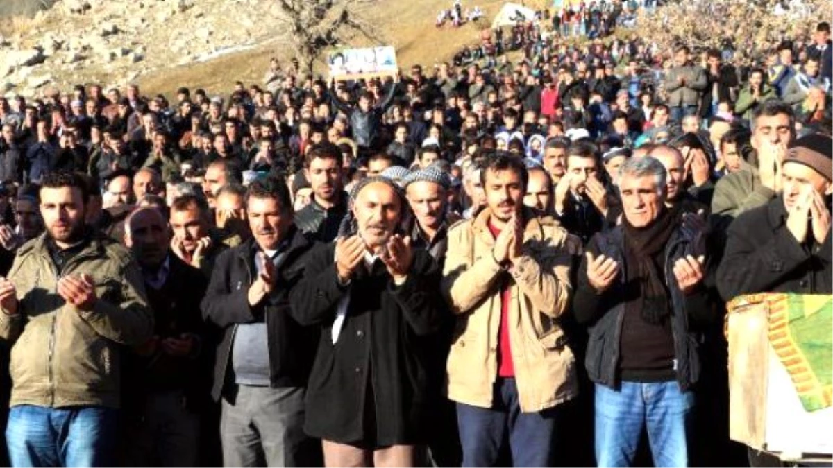 Çatışmalarda Ölen 12 Kişi, Şırnak\'ta Toprağa Verildi