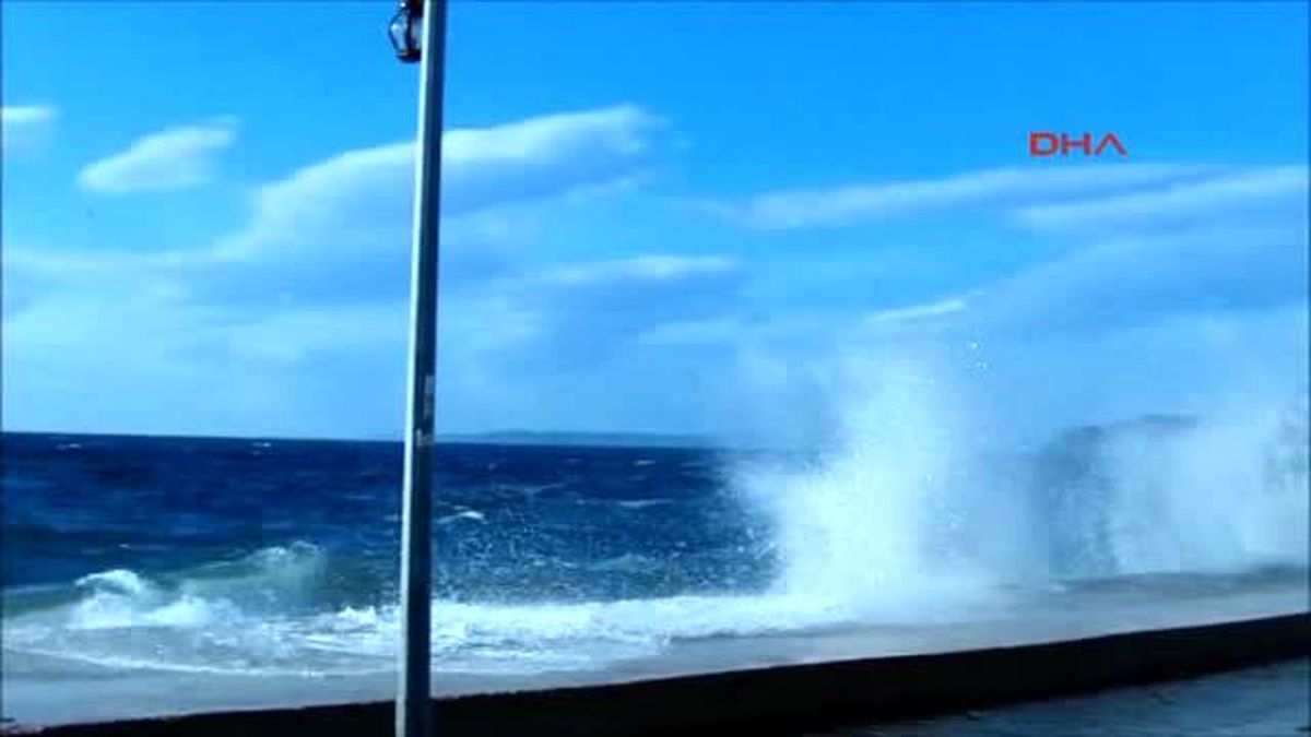 Erdek Lodos Erdek\'i Yine Vurdu