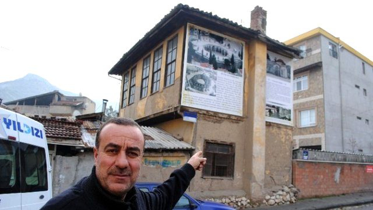 İlkokul Mezunu Muhtardan Tarihi Tanıtım