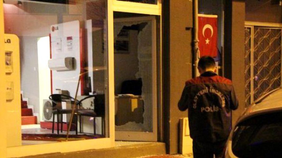 İntihara Kalkışan Genci Arkadaşları Kapı Camını Kırarak Kurtardı