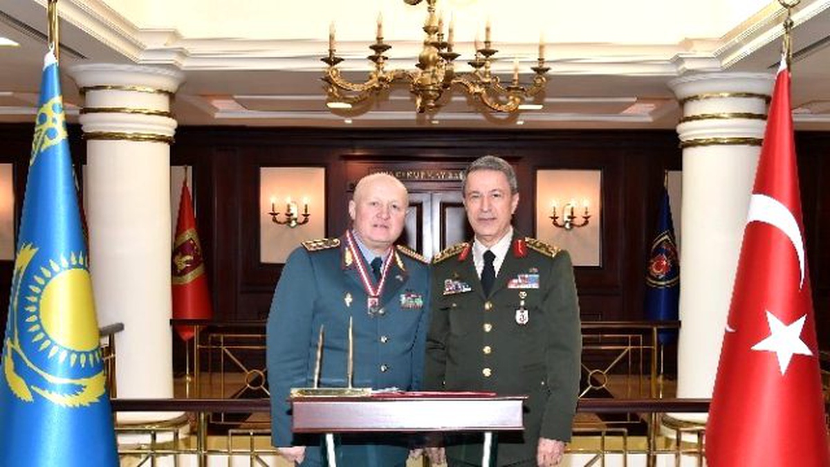 Kazakistan Kara Kuvvetleri Komutanı Maıkeyev, Genelkurmay Başkanı Orgeneral Akar\'ı Ziyaret Etti