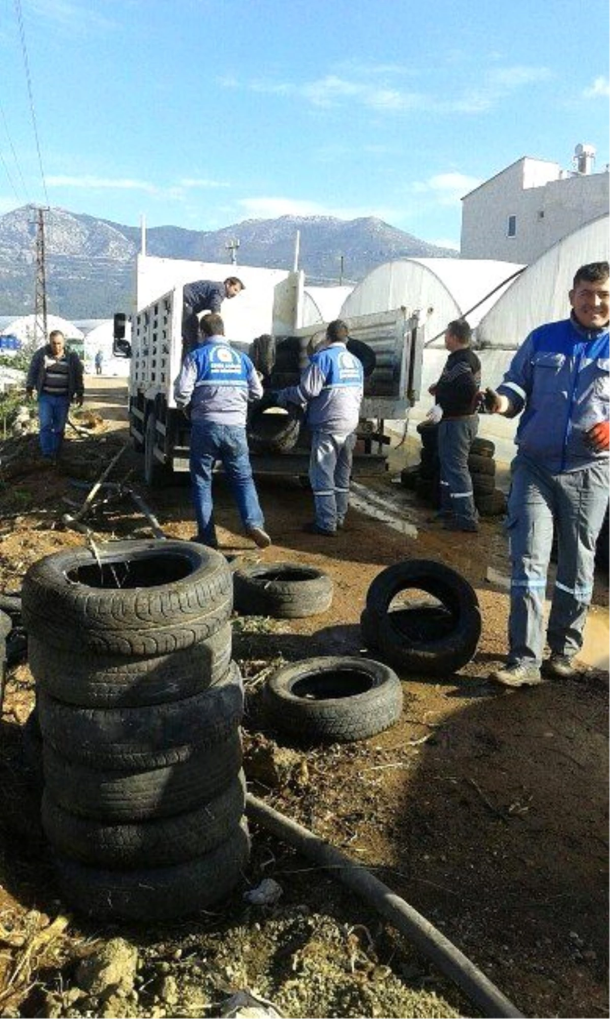 Kumluca\'da 30 Ton Atık Araç Lastiği Toplandı