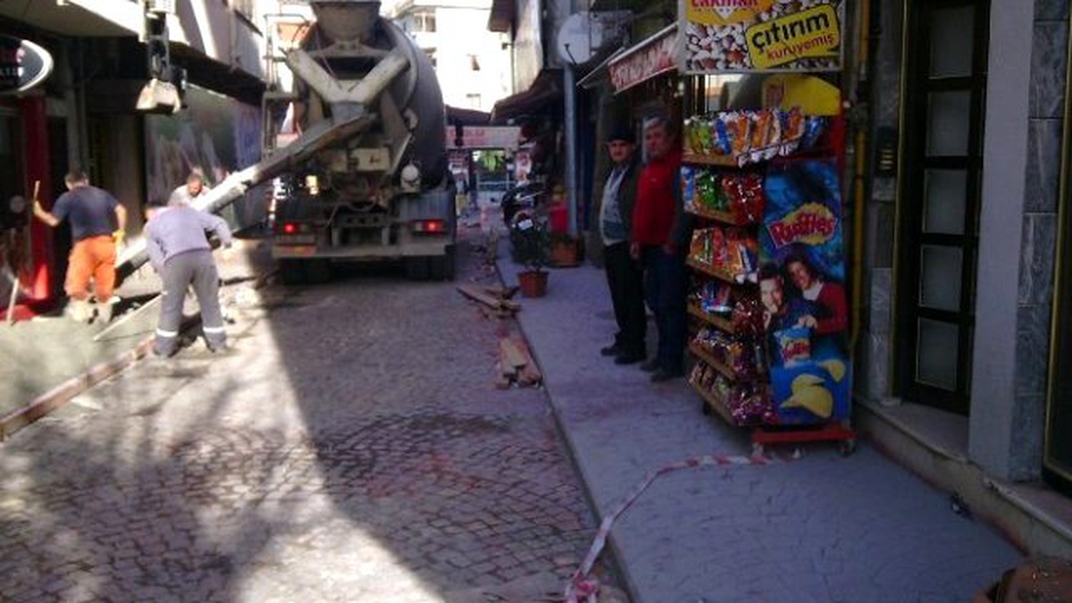 Sapanca Belediyesi Kaldırım Uygulaması Çalışmalarını Sürdürüyor