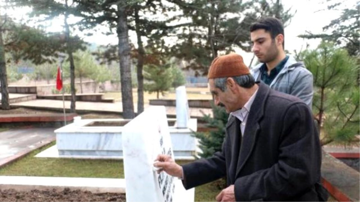 Şehit Askerin Mezarına Yakınlarından 48 Yıl Sonra Duygusal Ziyaret