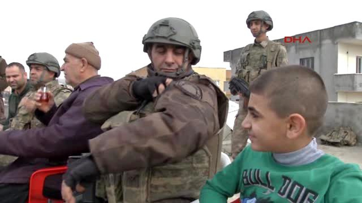 Şırnak -Silopi Güvenlik Güçleri Vatandaşlarla Sohbet Etti, Yiyecek Yardımında Bulundu