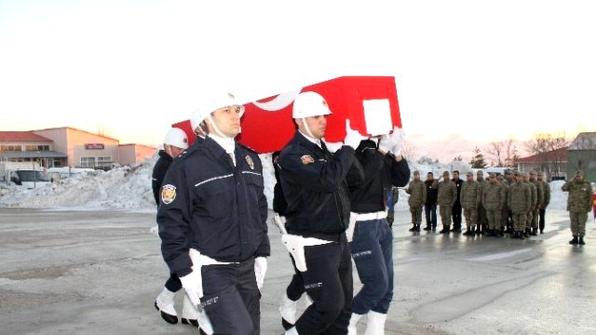 Şırnak\'ta Şehit Polis İçin Tören Düzenlendi
